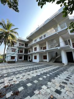 Wayanad Biriyomz Residency, Kalpatta, Low Cost Rooms and Deluxe Apartment - Kalpetta - 3