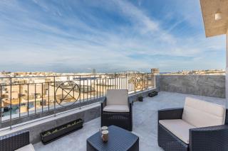 Terrace View - Stylish Two Bedroom Penthouse - Msida - 0