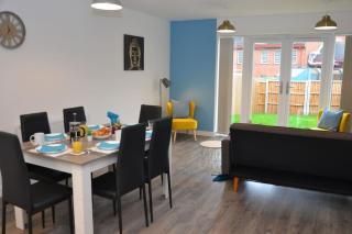 Erasmus House - 3 Bedrooms - City Centre, Netflix, WIFI, Free Private Parking - Derby - 3