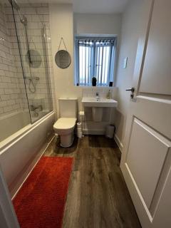 Erasmus House - 3 Bedrooms - City Centre, Netflix, WIFI, Free Private Parking - Derby - 6