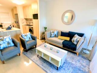 Pristine King Size Bed Apartment In Secure Complex - Durban - 1