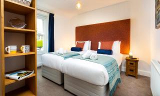 Oak Cottage - 2