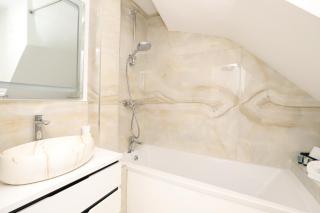 Luxurious double bedroom, ensuite with free Wifi. - Oxford - 2