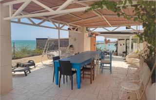 4 Bedroom Stunning Apartment In Ciotta - Torre di Gaffe - 7
