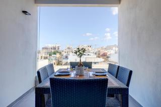 Perfect Location Idyllic 2BR Apartment - Sliema - 2