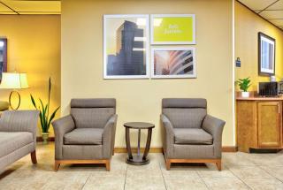 Days Inn by Wyndham Batesville - Batesville - 3