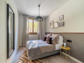 Stone Chalet near Benasque and Scenic Lake - 7