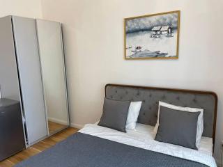 2-Bed Apartment in Praha - 9