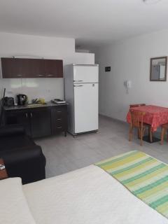 MONOAMBIENTE CON COCHERA Y PATIO - 5