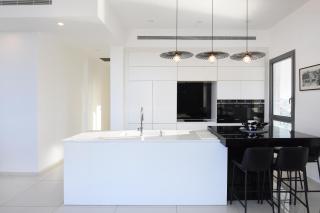 Spacious 3BR Close to Rothschild with MAMAD by HolyGuest - Tel Aviv - 1