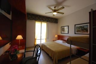 Hotel Spiaggia - Pesaro - 5