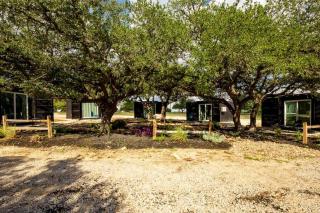 The Container Retreat @290 Wine Trail #3 Hill Country bliss - 8