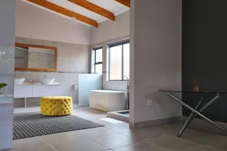 House of Bongekile 4 Bed Luxury Home in Malelane - Malelane - 6