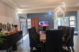 House of Bongekile 4 Bed Luxury Home in Malelane - Malelane - 3