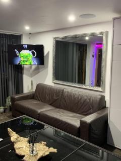 1 Bedroom Guest House with Sauna and Steam Room - Kent - 9