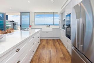 Beachfront Surfers Paradise Berkeley By The Sea - Gold Coast - 6