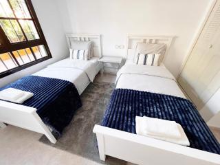 Luxury Apartments Mascarat - 4