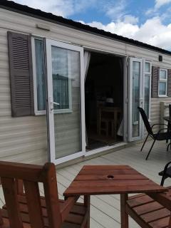 Meadow Lakes 80 - Golden Palm - Central Heating, WiFi, pet friendly, bed linen - Meadow Lakes Caravan & Lodge Hire - Chapel Saint Leonards - 4