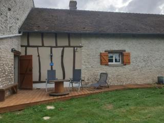 Dépendance au 1er étage d 'une jolie fermette. - - 4