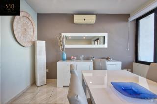 Sliema Seafront 3BR - opposite Beach - AC & Wifi by 360 Estates - 4