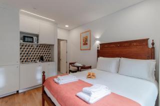 Cozy Studio w/ Patio by LovelyStay - Porto - 2