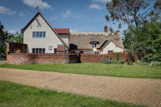 Beautiful thatched Dynes Cottage Finchingfield sleeps 10 - 1
