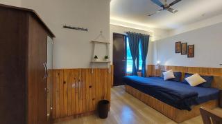 The Hostel Stories, Bir - Landing Site - Bīr - 1