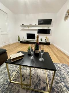 Luxury Center Apartment - 2