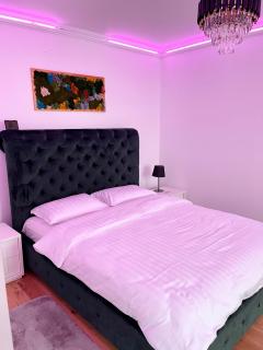 Luxury Center Apartment - 8