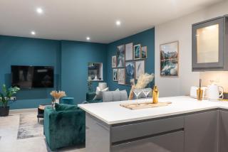 Spring Mount Huge Luxury Full Apartment- Harrogate Centre-Two extremely comfy Kingsize Bedrooms-Fully equipped Modern Kitchen-Cosy living room with Huge TV - Harrogate - 4