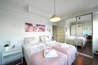 Cozy and Bright 2-Bedroom Apartment Washer and Dryer, King Size Bed - 7