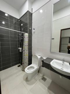 Tulips Homestay - 9