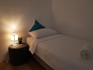 Stellka cheerful 2BR townhouse near the beach and city - 2