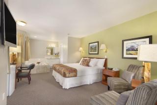 Travelodge by Wyndham Golden Sportsman Lodge - Golden - 9