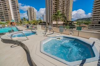 Free Parking, WiFi, AC, Comfy Beds, and Great View - Honolulu - 4