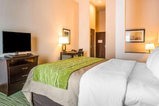 Comfort Inn & Suites Moore - Oklahoma City - Moore - 1