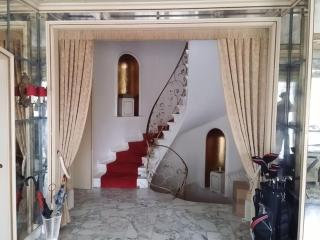 Villa mit Auffahrt - 8