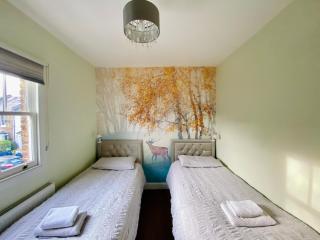 Delightful 2 Bedroom House Central Windsor - 2