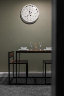 City Centre Studio 3 with Kitchenette, Free Wifi and Smart TV with Netflix by Yoko Property - 5