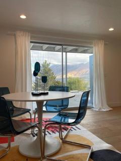 Cheerful Designer Condo w/ City & Mountain Views - Sandy - 9