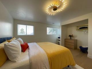 Cheerful Designer Condo w/ City & Mountain Views - Sandy - 8