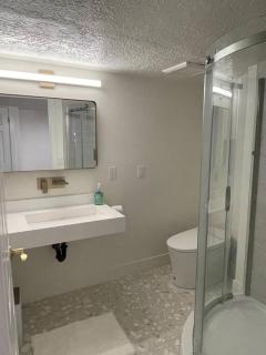 Cheerful Designer Condo w/ City & Mountain Views - Sandy - 4