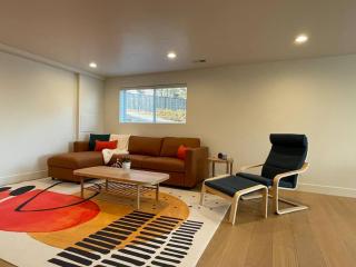 Cheerful Designer Condo w/ City & Mountain Views - Sandy - 3