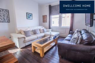 Spacious 5 Double Bedroom 6 Beds Townhouse 2 Bathrooms, Ideal for long term contractor, etc stays, 15 mins drive to Nissan, 10 mins walk to metro station - see our site for assurance - South Shields - 1