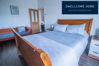 Spacious 5 Double Bedroom 6 Beds Townhouse 2 Bathrooms, Ideal for long term contractor, etc stays, 15 mins drive to Nissan, 10 mins walk to metro station - see our site for assurance - South Shields - 2