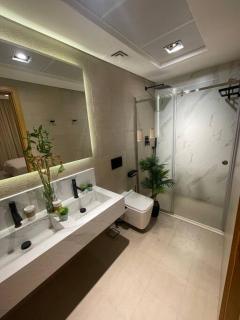 Luxury 5 star 1 Bed Apartment - 2