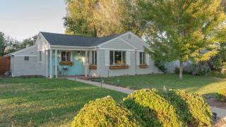 Comfy w King Bed Bring pup & walk 2 Everything - Arvada - 0