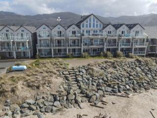 Rockaway beach vibes,Waterfront Oceanfront Rockaway Beach House near Downtown,WIFI, Washer Dryer - Rockaway Beach - 5