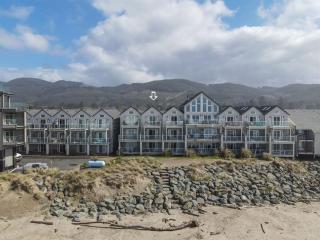 Rockaway beach vibes,Waterfront Oceanfront Rockaway Beach House near Downtown,WIFI, Washer Dryer - Rockaway Beach - 6