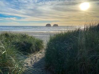 Rockaway oceanview condo,Steps to the beach & Downtown,W&D, WiFi - 5